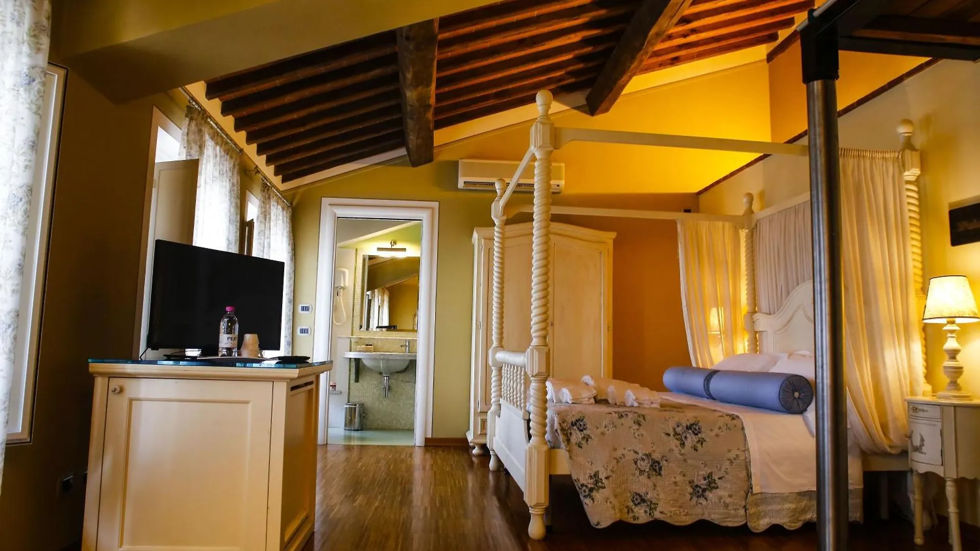 Landhuis Agriturismo Corte Benedetto Montecarlo